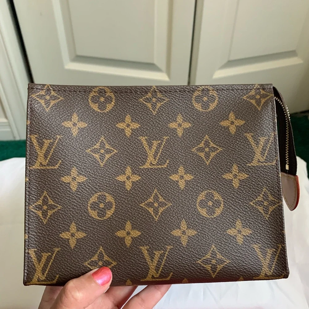 Authentic Monogram Toiletry 19 - Picture 2 of 8